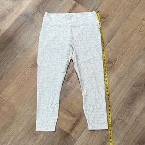 Fabletics Women’s PowerHold soft white nueve camo Leggings Size XL NWT